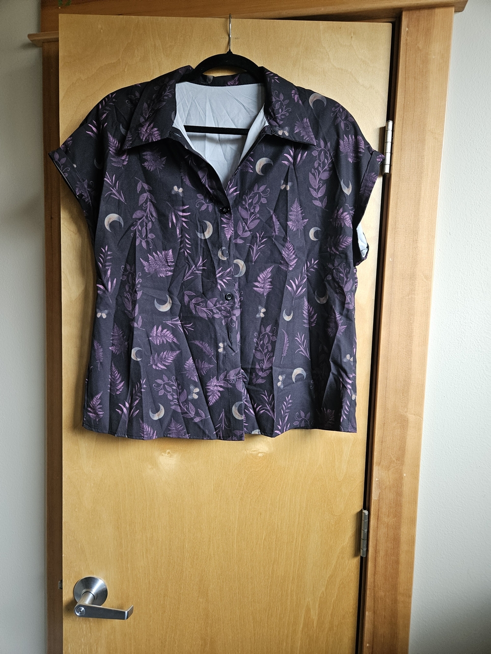 ROMWE Black Button-Down Short Sleeve Top with Purple Moon & Leaf Print